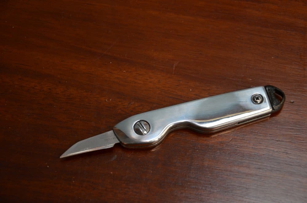 With the powder coating removed the knife is still fully comfortable and comfortable to use.