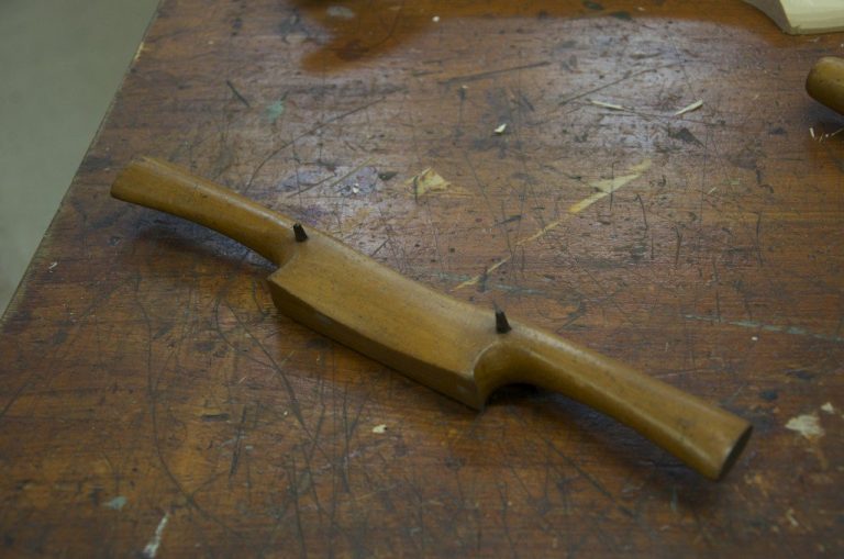 How to sharpen traditional wooden spokeshave