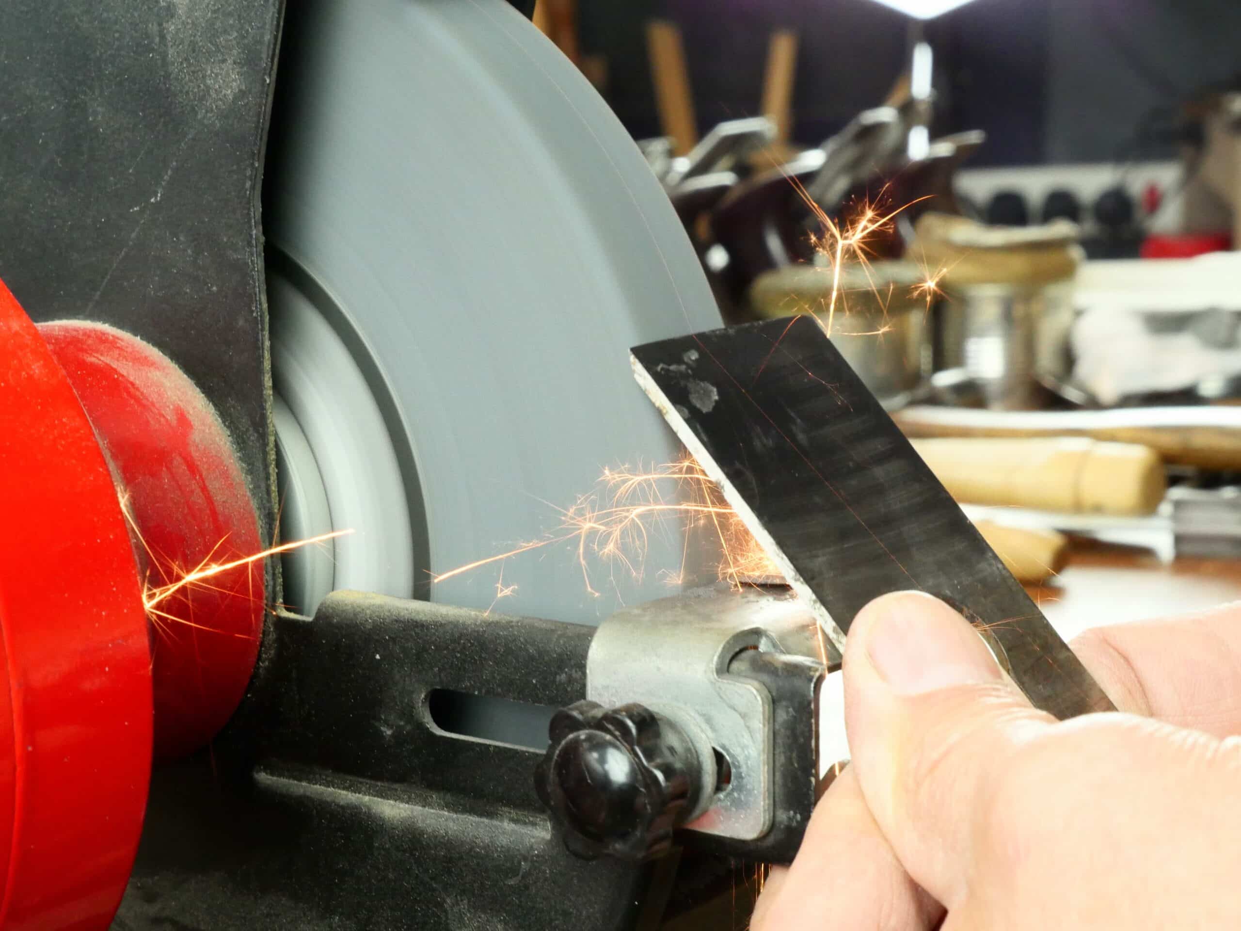 Find Knife Sharpening Angle With Quarters - Video